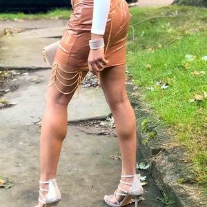 Super cute gold thigh chain🔥(picture is ME)